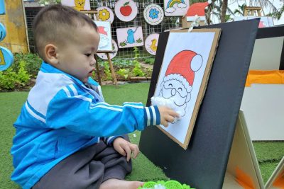 CÁC BÉ LỚP NHÀ TRẺ B VỚI “HOẠT ĐỘNG TẠO HÌNH: “GẮN RÂU CHO ÔNG GIÀ NOEL”