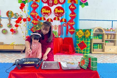 Hoạt động “Bé tập làm nem rán” trong ngày đầu trở lại trường sau kỳ nghỉ Tết